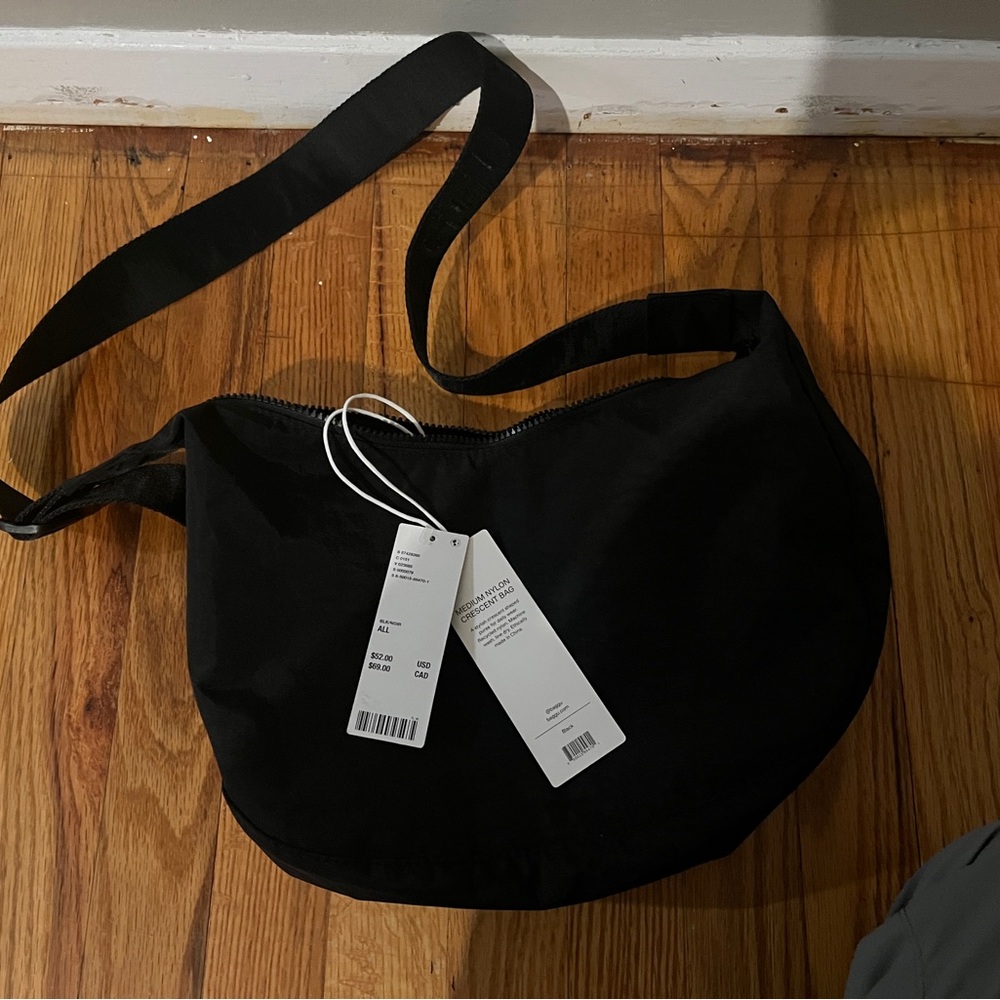 BAGGU 37.5" Strap Black Medium Crescent Bag